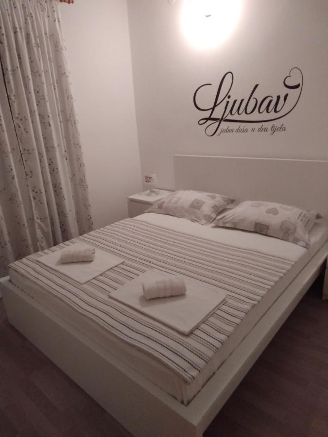 Apartmani Kraljevic Vodice Exteriör bild